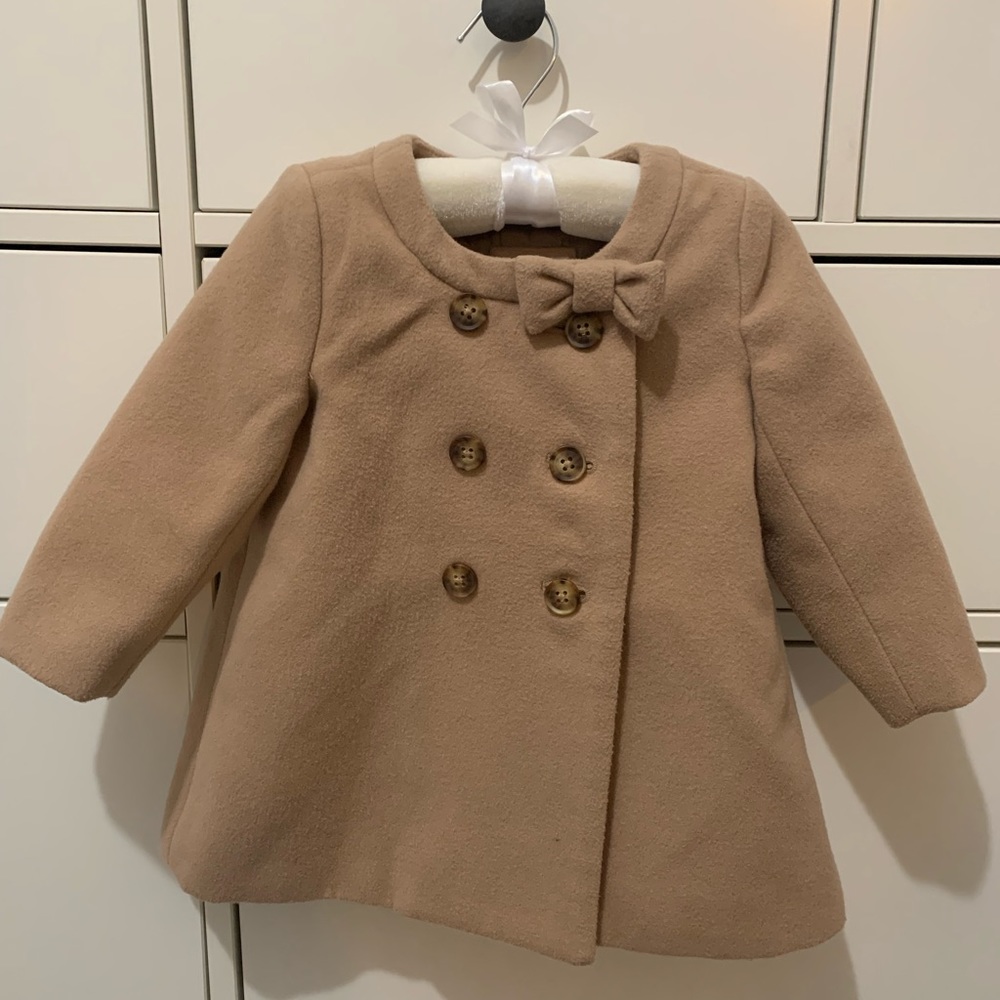 Gently used brown Childrens pea coat from Gap. Size 12-18 months.